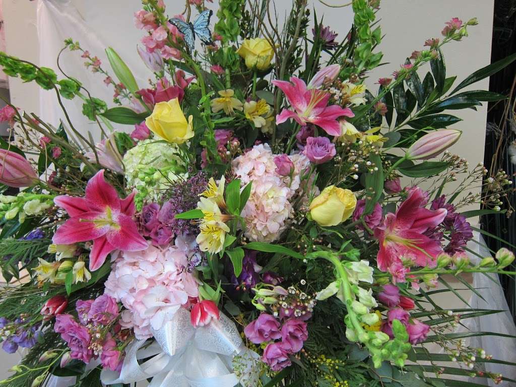 All Flowers by Marisa | 26w 225 Geneva Rd, Wheaton, IL 60187, USA | Phone: (630) 690-2809