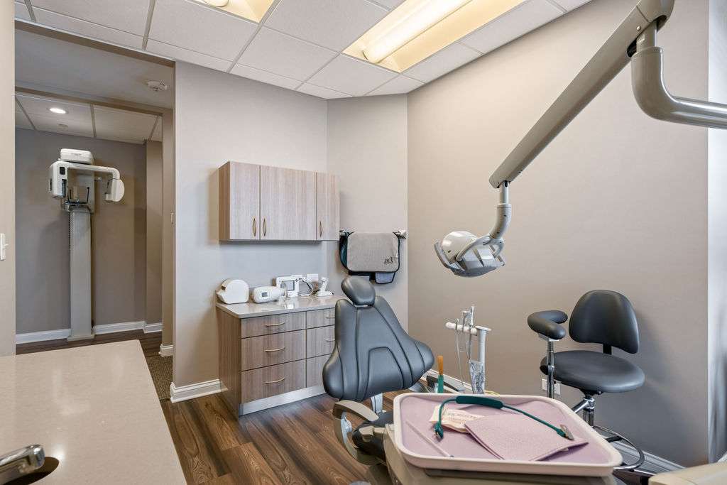 Douglas V Janis DDS | 40W320 La Fox Rd, St. Charles, IL 60175, USA | Phone: (630) 232-6661