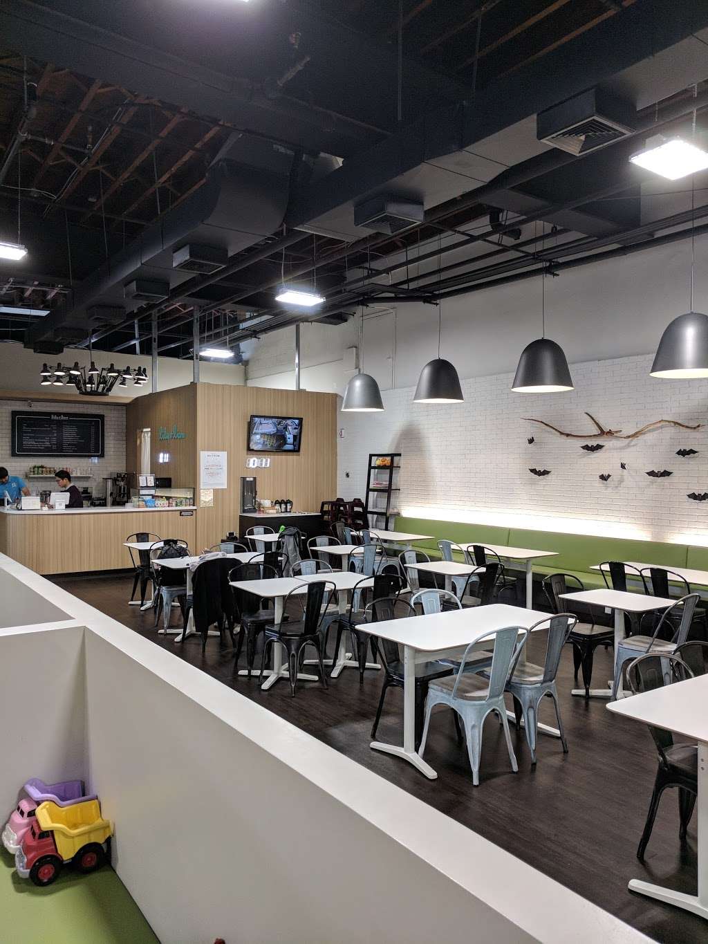 Lily and Liam | 250 S Van Brunt St, Englewood, NJ 07631, USA | Phone: (201) 567-5111