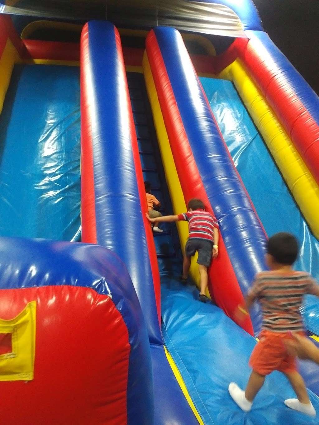 Bouncy World Indoor Bounce Playland | 225 N Stephanie St, Henderson, NV 89074, USA | Phone: (702) 489-2727