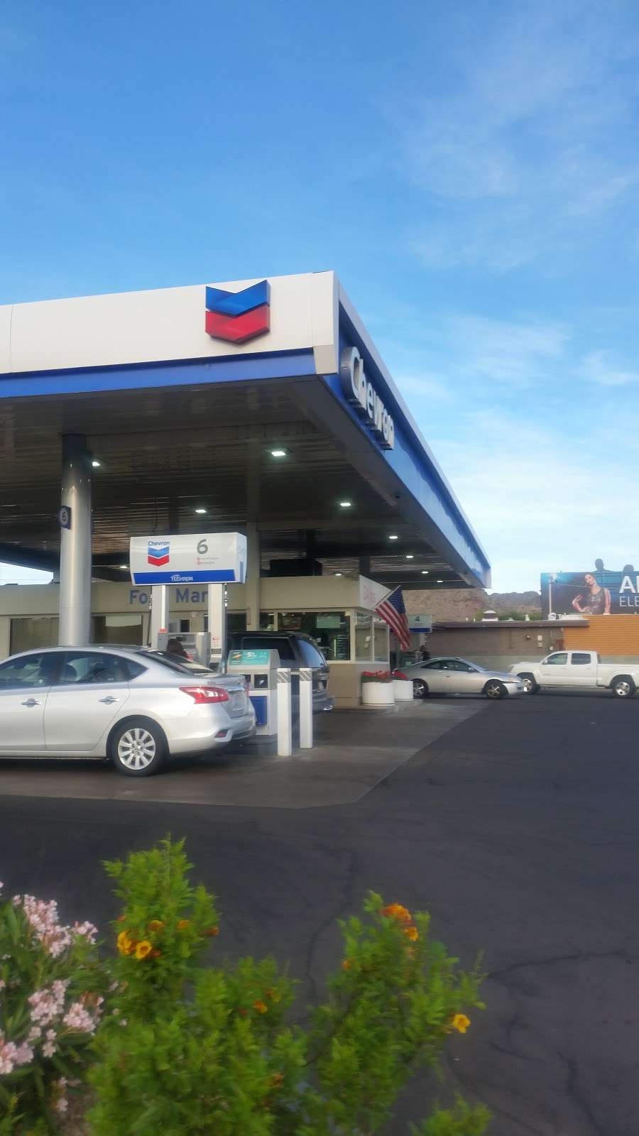 Chevron Phoenix | 7001 N 16th St, Phoenix, AZ 85020, USA | Phone: (602) 944-8765