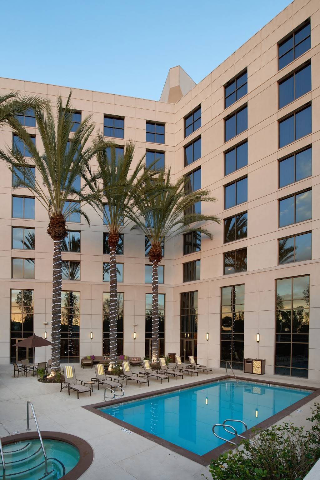 DoubleTree by Hilton Hotel Irvine - Spectrum | 90 Pacifica, Irvine, CA 92618, USA | Phone: (949) 471-8888