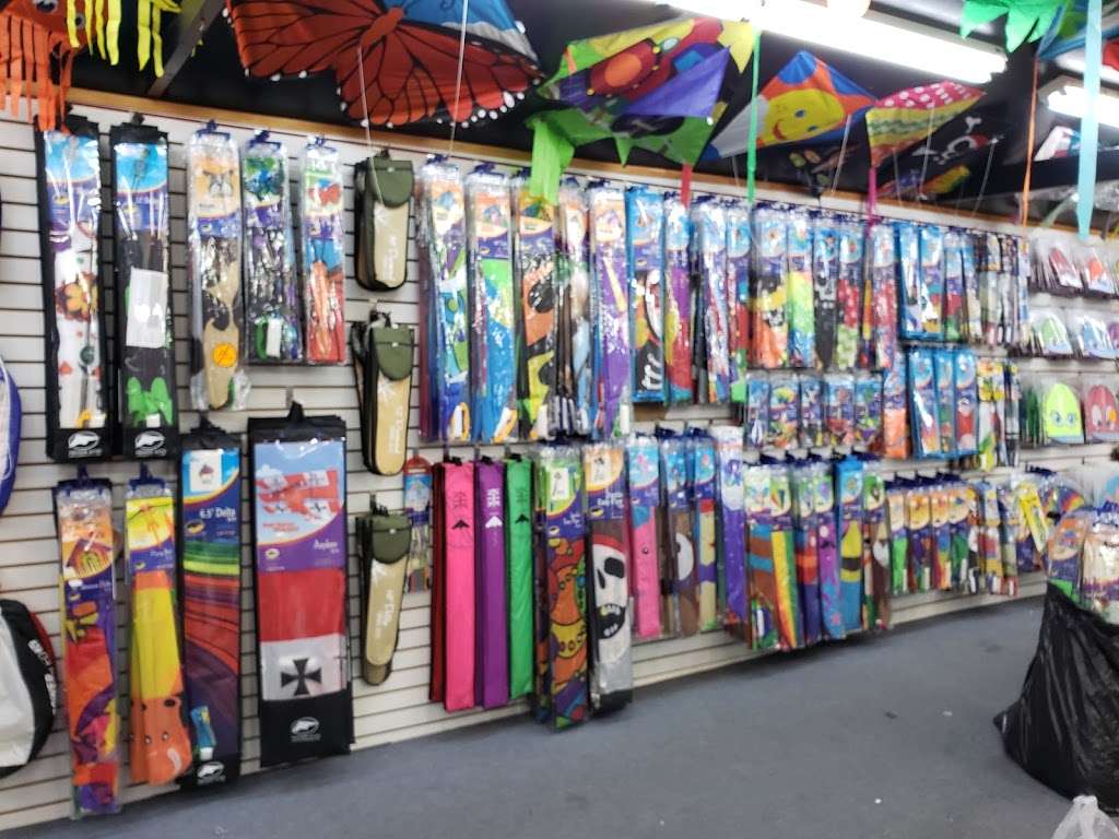 Gift of Wings Kite Store | 1300 N Lincoln Memorial Dr, Milwaukee, WI 53202, USA | Phone: (414) 273-5483
