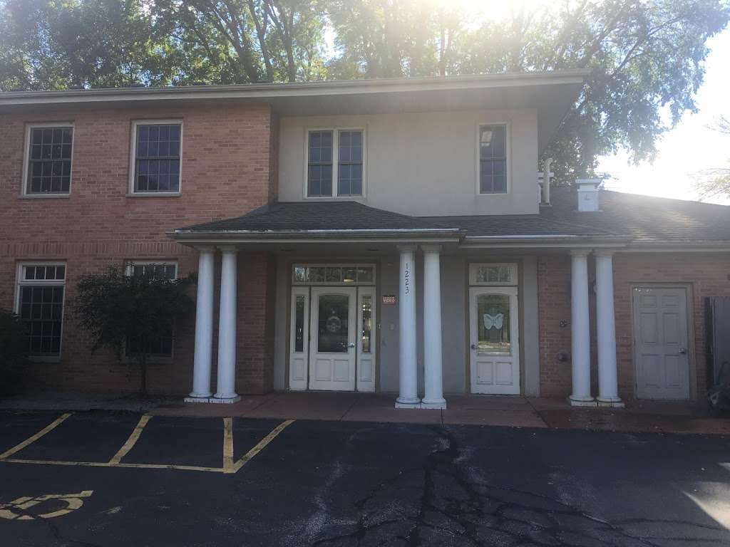 Close To Home Senior Living | 12231 W Bluemound Rd, Milwaukee, WI 53226, USA | Phone: (414) 302-9400