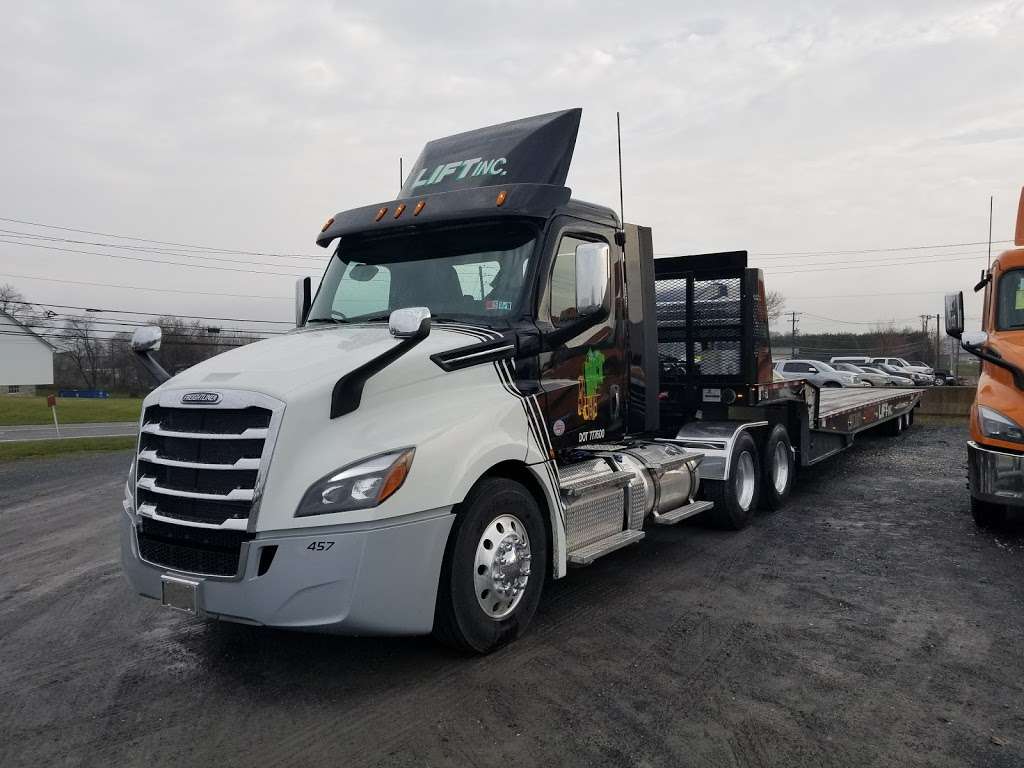 Freightliner of Lancaster | 1675 Rohrerstown Rd, Lancaster, PA 17601, USA | Phone: (717) 581-3480