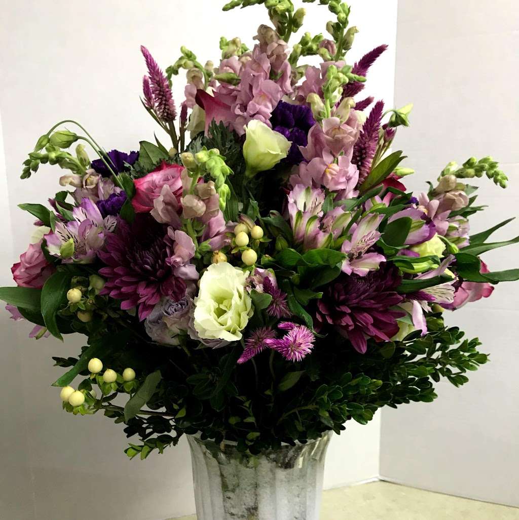 TG Designs - Hagerstown Flower Shop | 19231 Longmeadow Rd, Hagerstown, MD 21742, USA | Phone: (301) 766-9580