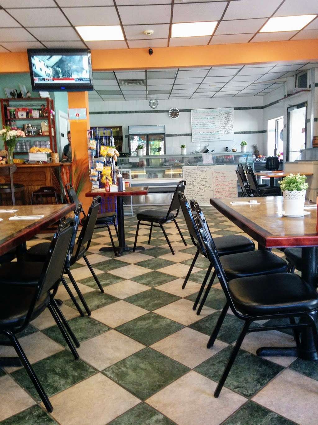 Classic Cafe | 174 Spring St, Medford, MA 02155, USA | Phone: (781) 391-1049