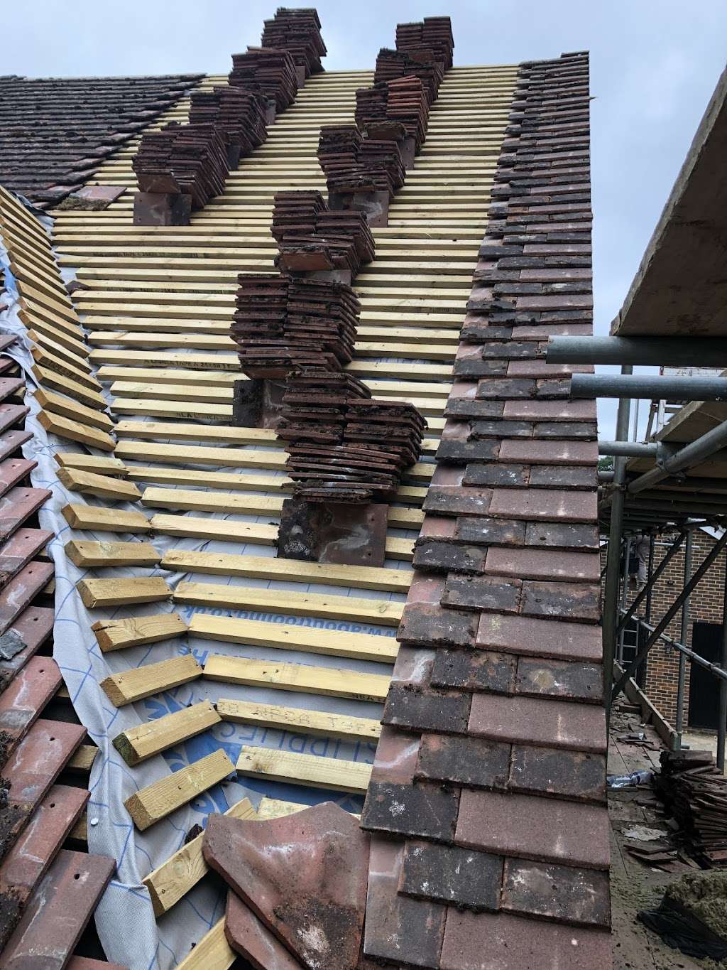 TG Roofing Services | 5 Balmoral, East Grinstead RH19 4RJ, UK | Phone: 07999 411751