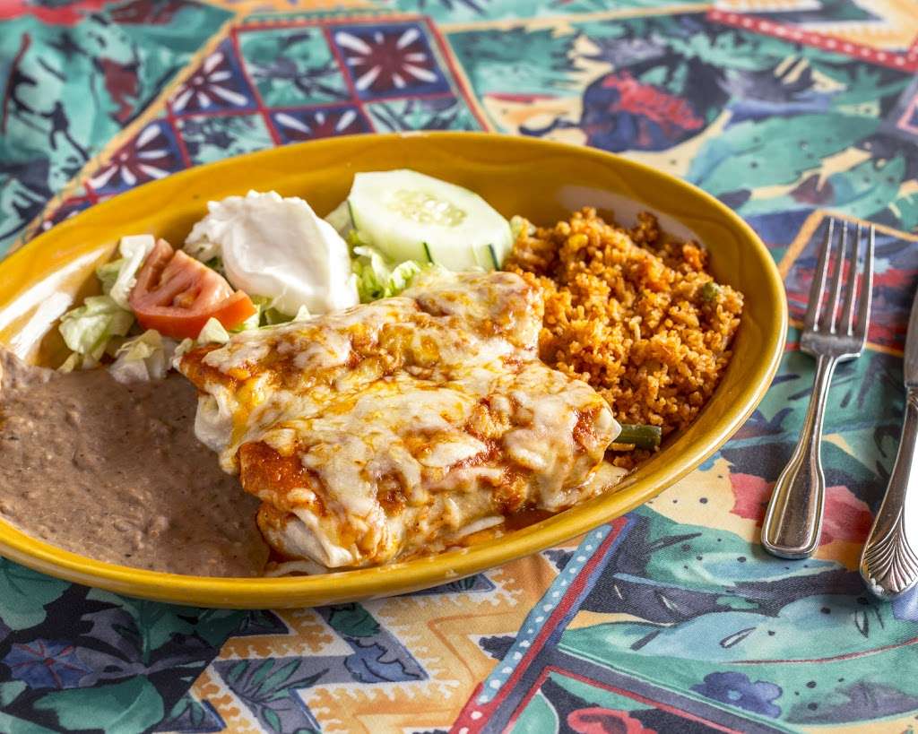 Las Palmas Mexican Restaurant | 26228 IL-83, Mundelein, IL 60060, USA | Phone: (847) 393-7088