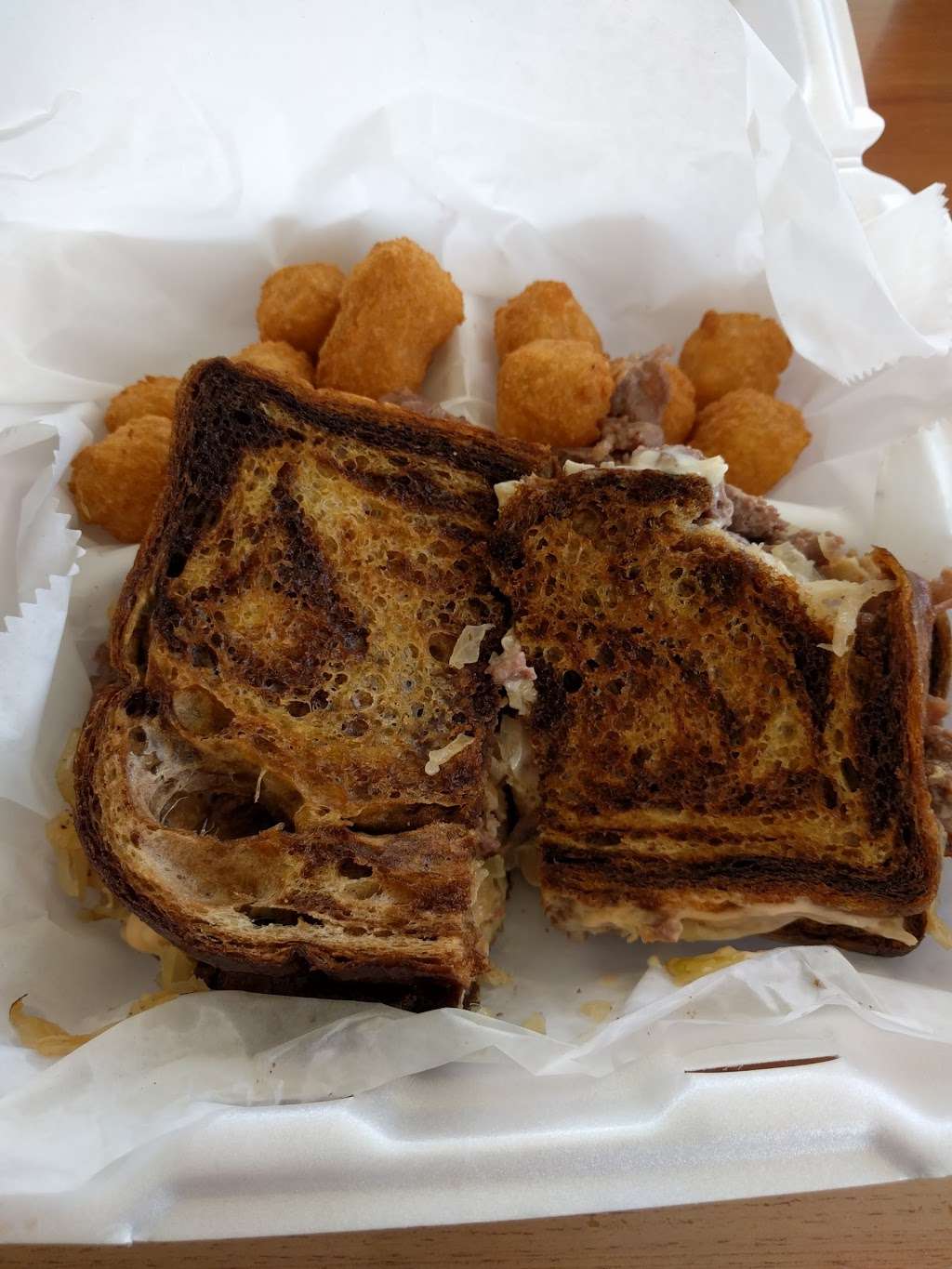 Fords Drive In | 5028 Lake Ave, St Joseph, MO 64504, USA | Phone: (816) 238-1573