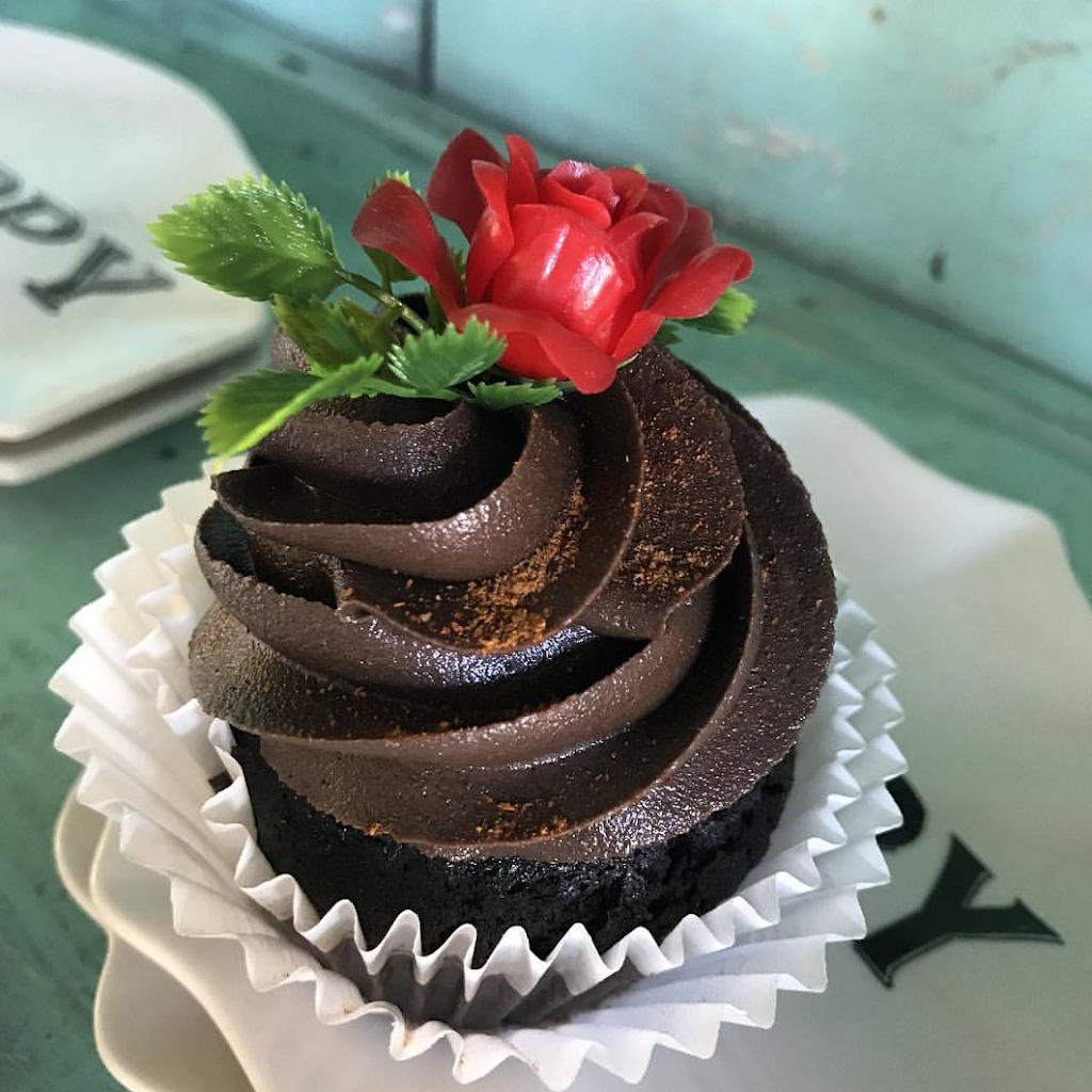 The Flying Cupcake Bakery | 5617 N Illinois St, Indianapolis, IN 46208, USA | Phone: (317) 396-2696