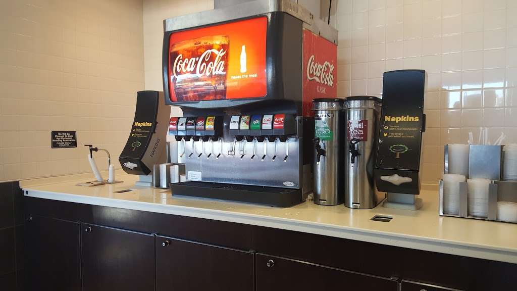 McDonalds | 704 E Main St, Genoa, IL 60135, USA | Phone: (815) 784-8584