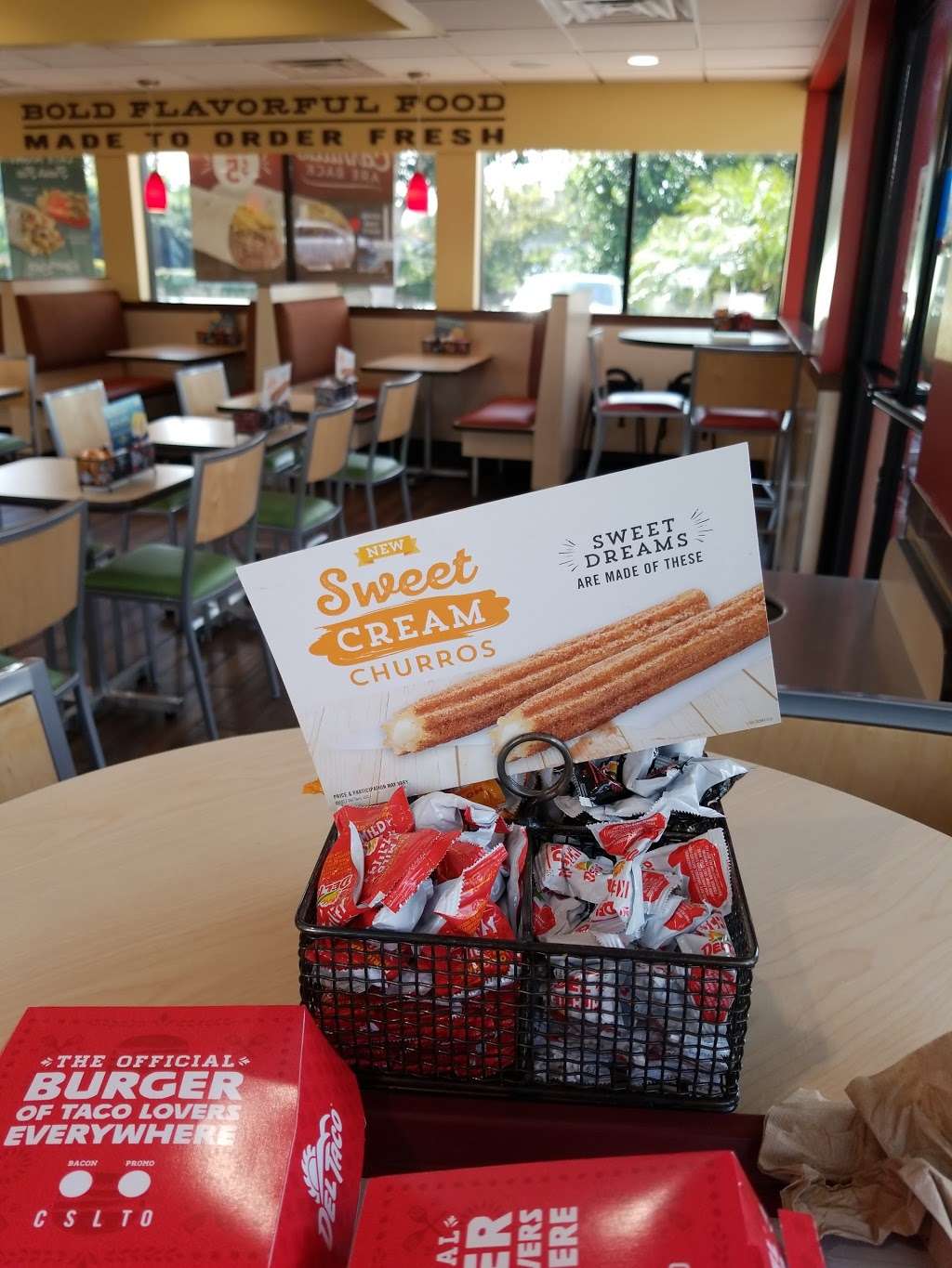 Del Taco | 2021 Glenoaks Blvd, San Fernando, CA 91340, USA | Phone: (818) 361-5044