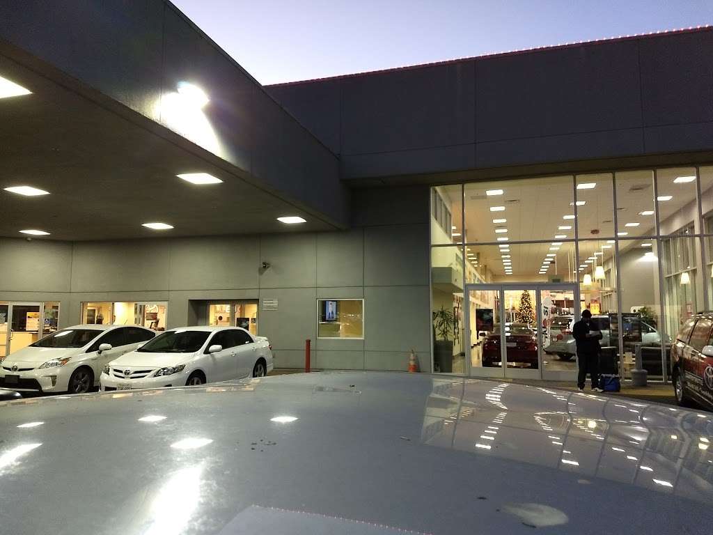 Toyota Vallejo | 201 Auto Mall Pkwy, Vallejo, CA 94591, USA | Phone: (707) 552-4545