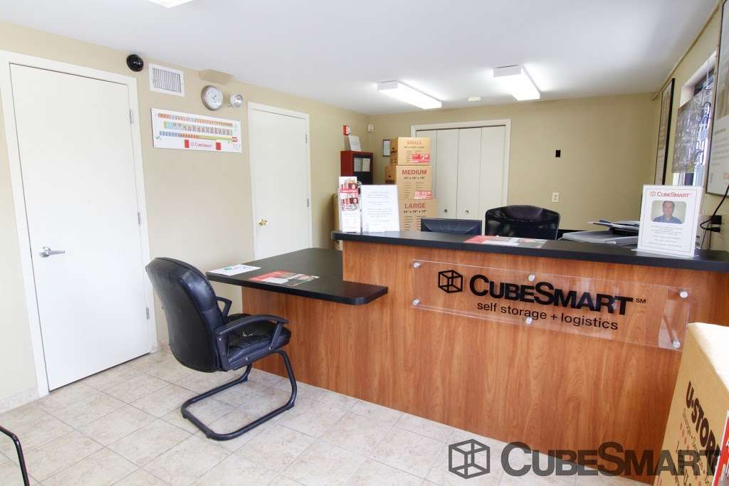 CubeSmart Self Storage | 1042 S Milwaukee Ave, Wheeling, IL 60090, USA | Phone: (847) 537-5595