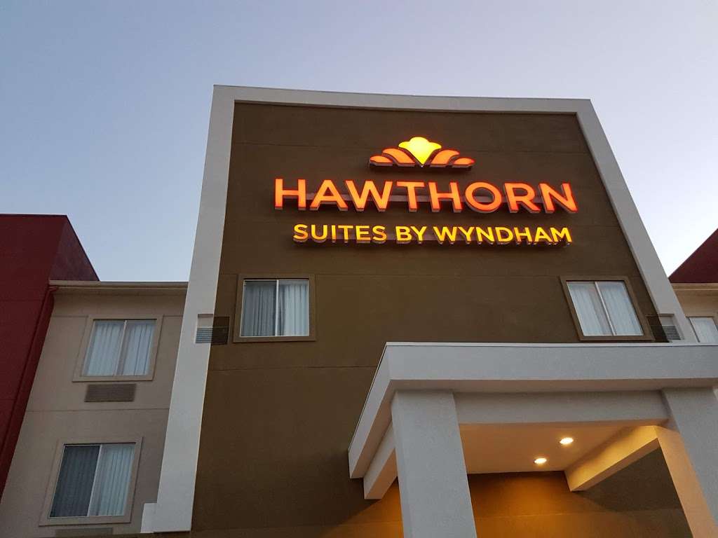 Hawthorn Suites by Wyndham DFW Airport North | 5000 Plaza Dr, Irving, TX 75063, USA | Phone: (972) 445-9507