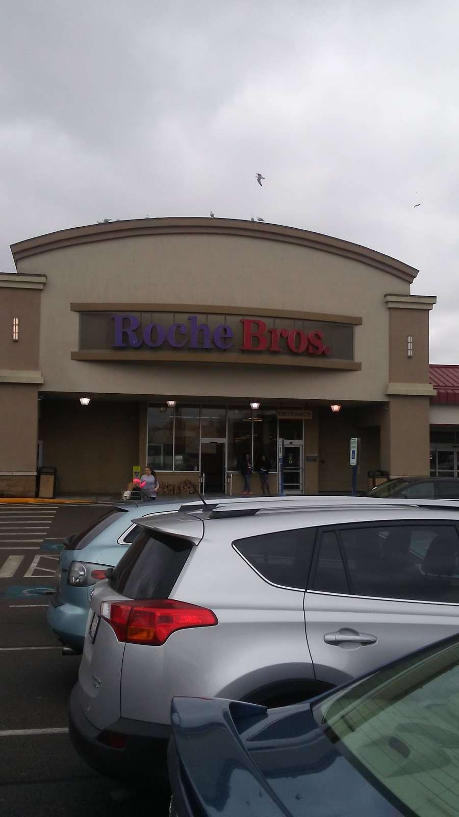 Roche Bros. Bridgewater | Campus Plaza Shopping Center, 233 Broad St, Bridgewater, MA 02324, USA | Phone: (508) 697-5077