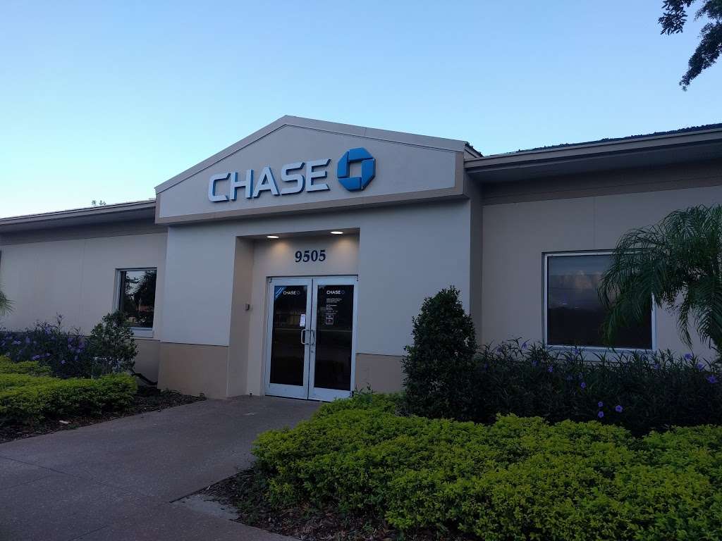 Chase Bank | 9505 E Colonial Dr, Orlando, FL 32817, USA | Phone: (407) 273-7061