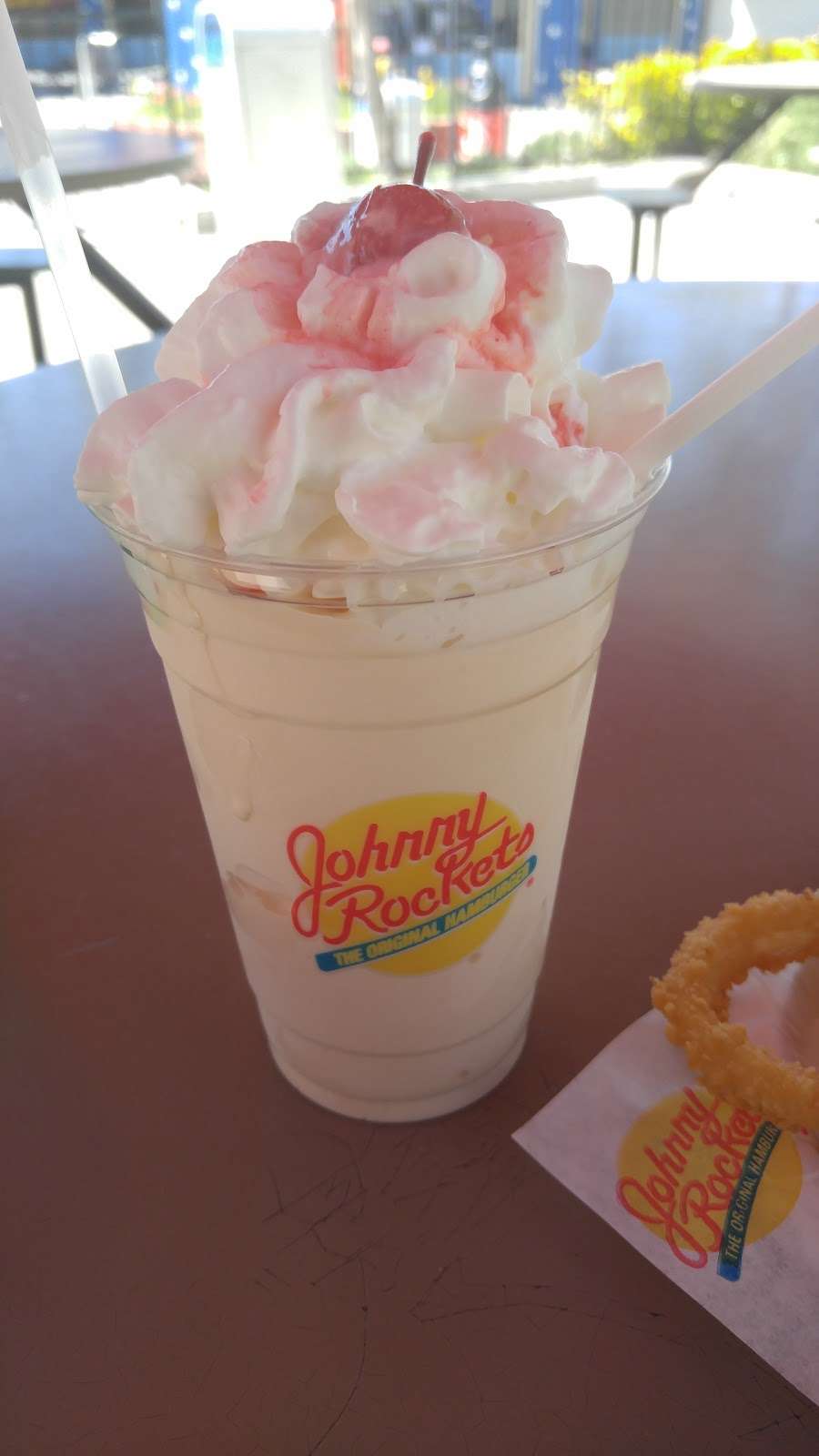 Johnny Rockets | SIX FLAGS MAGIC MOUNTAIN, 26101 Magic Mountain Pkwy, Valencia, CA 91355, USA | Phone: (661) 255-4819