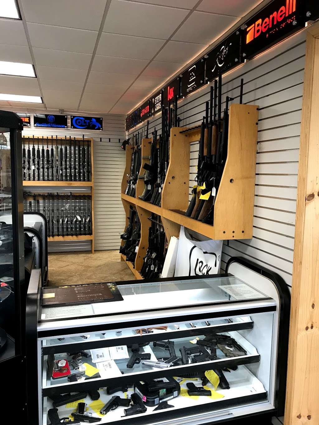 Xtreme Guns & Ammo | 1110 East Highway 90A C, Richmond, TX 77406 | Phone: (832) 363-3783