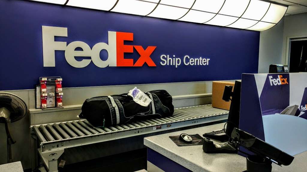 FedEx Ship Center | 13500 EDS Dr, Herndon, VA 20171 | Phone: (800) 463-3339