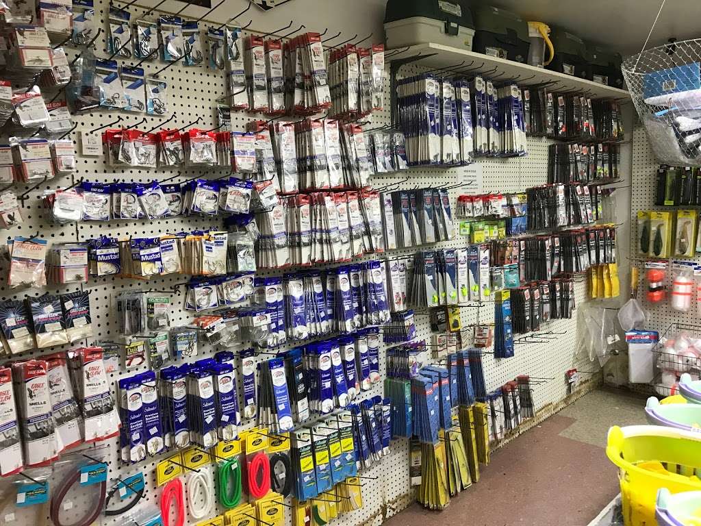 Fearls Bait & Tackle | 7002 North Point Rd, Sparrows Point, MD 21219, USA | Phone: (410) 388-0180