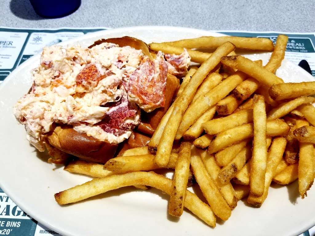 Grumpy White's Restaurant in 211 Sea St, Quincy, MA 02169, USA