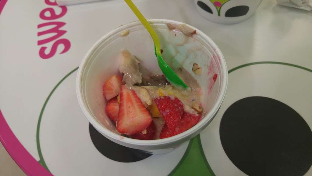 sweetFrog Frozen Yogurt | 2306 Las Posas Rd, Camarillo, CA 93010, USA | Phone: (805) 482-0444