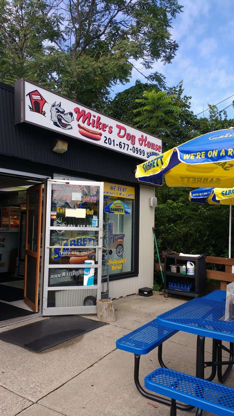 Mikes Dog House | 21 W Oakland Ave, Oakland, NJ 07436 | Phone: (201) 677-0999