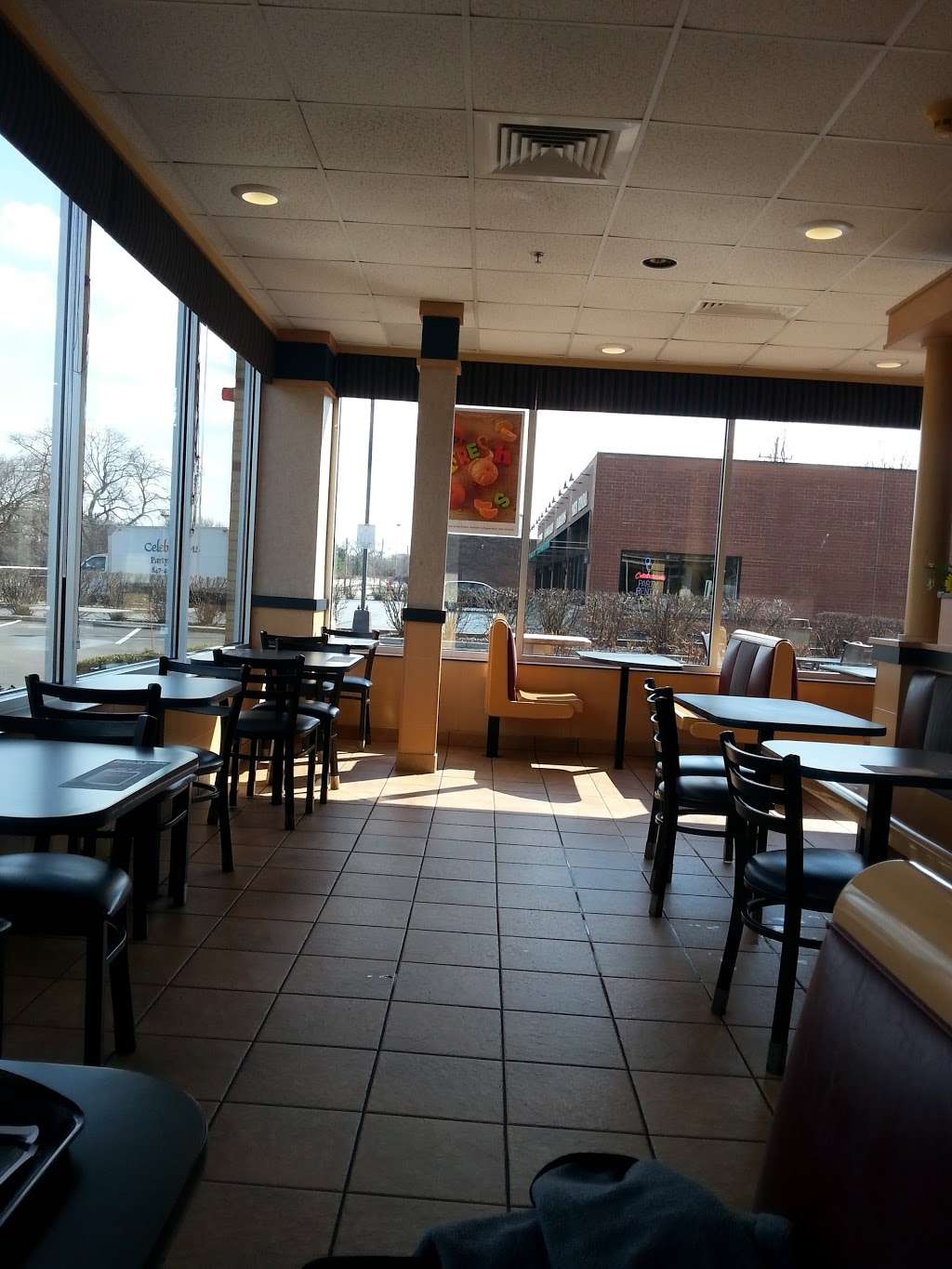 McDonalds | 894 Sheridan Rd, Highwood, IL 60040, USA | Phone: (847) 780-2018