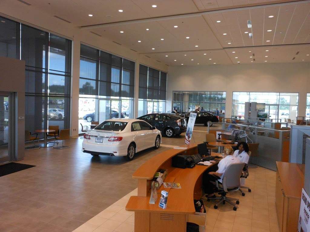 Hendrick Toyota Merriam | 9505 W 67th St, Merriam, KS 66203, USA | Phone: (913) 800-5368