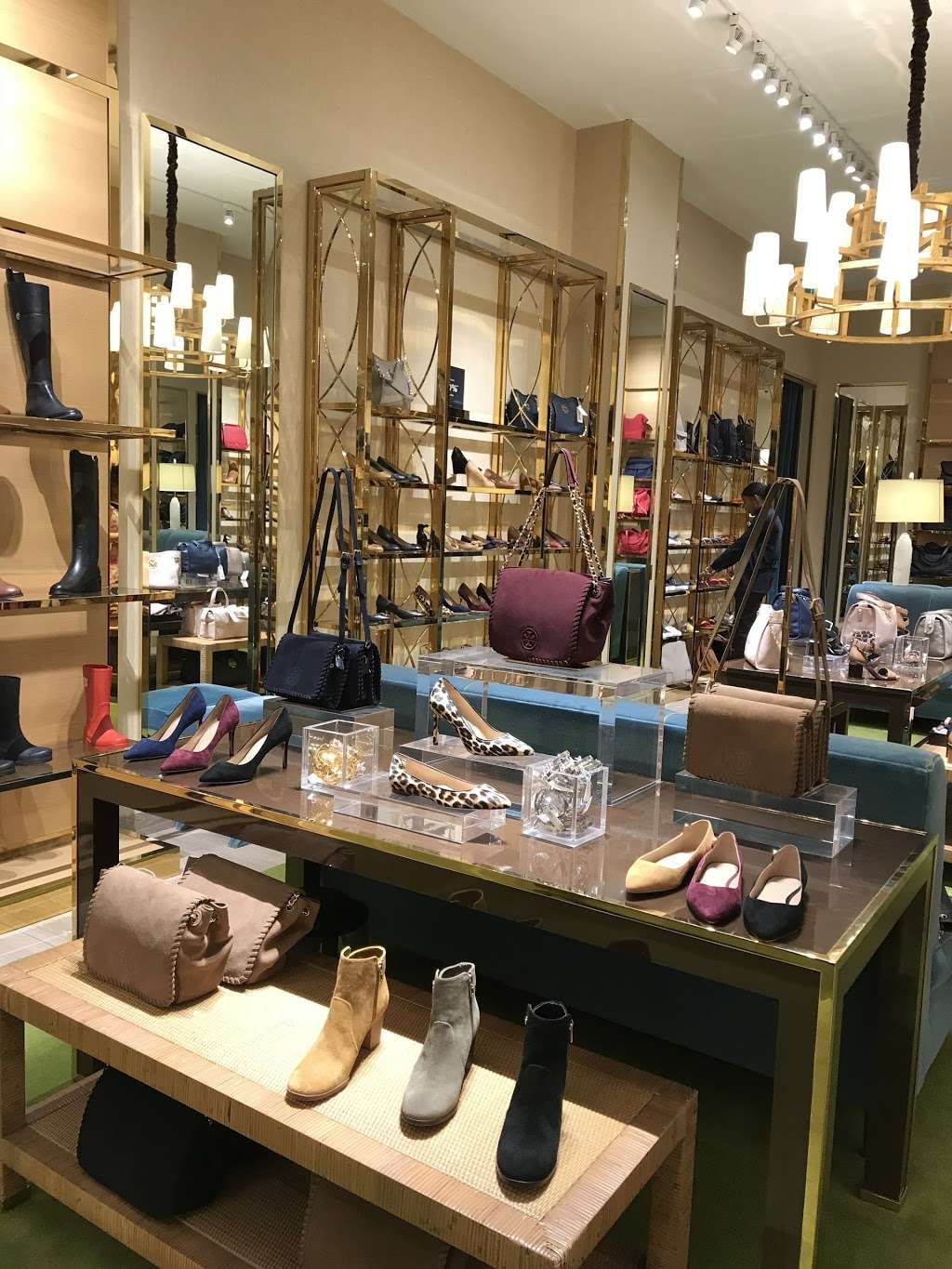 Tory Burch Outlet | 8200 Vineland Ave Suite 1045A, Orlando, FL 32821, USA | Phone: (407) 239-3635