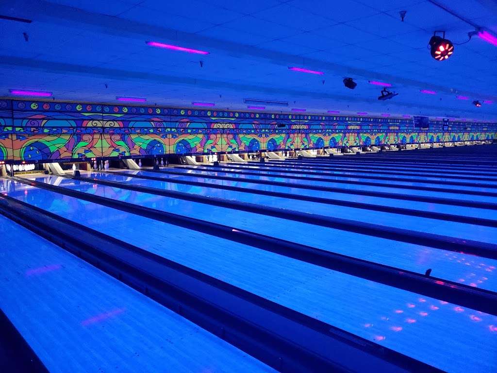 Bowlero Turnersville | 100 American Blvd, Turnersville, NJ 08012, USA | Phone: (856) 629-2422