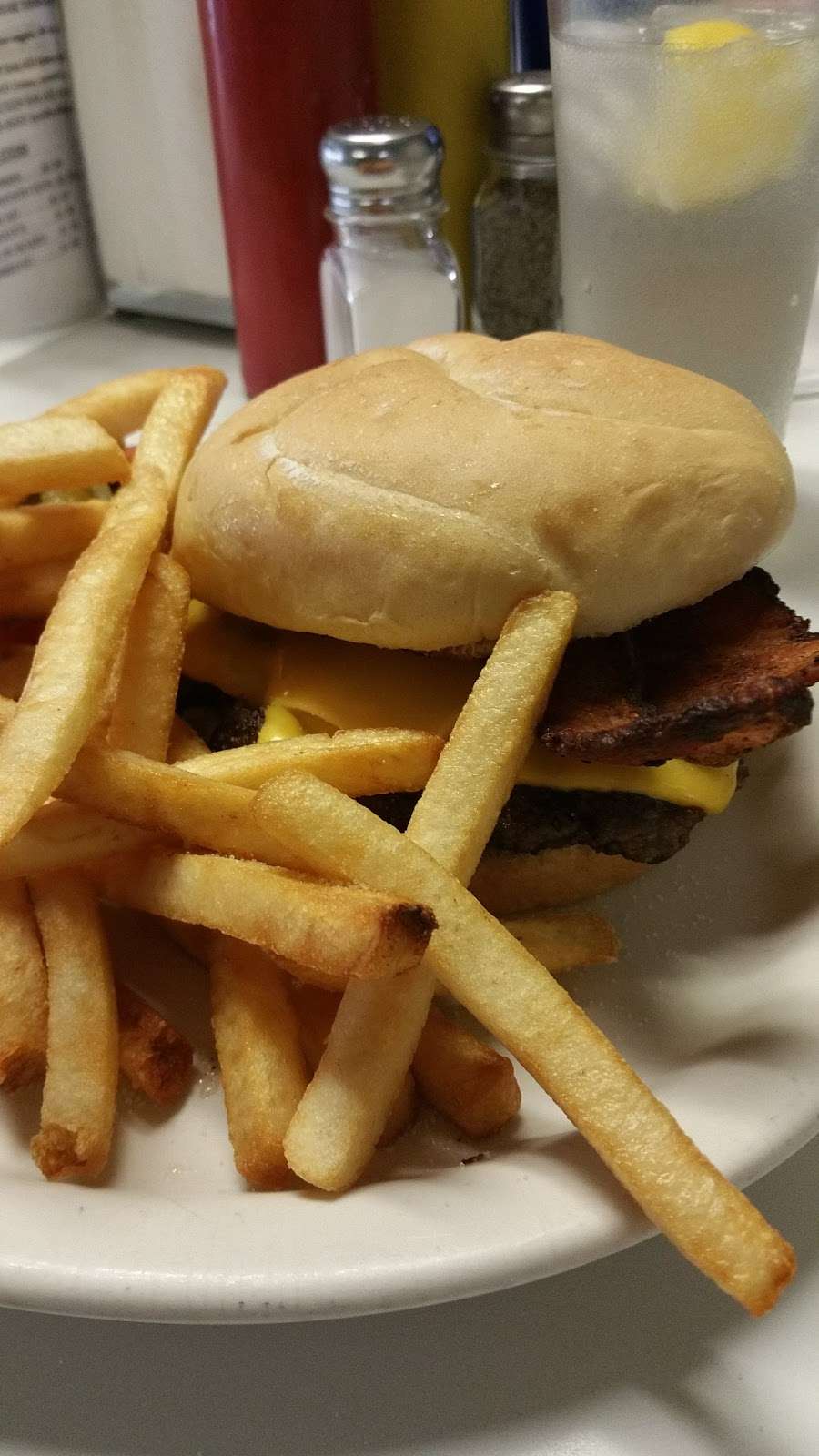 Leeds Diner | 6422 Stadium Dr, Kansas City, MO 64129 | Phone: (816) 861-5333