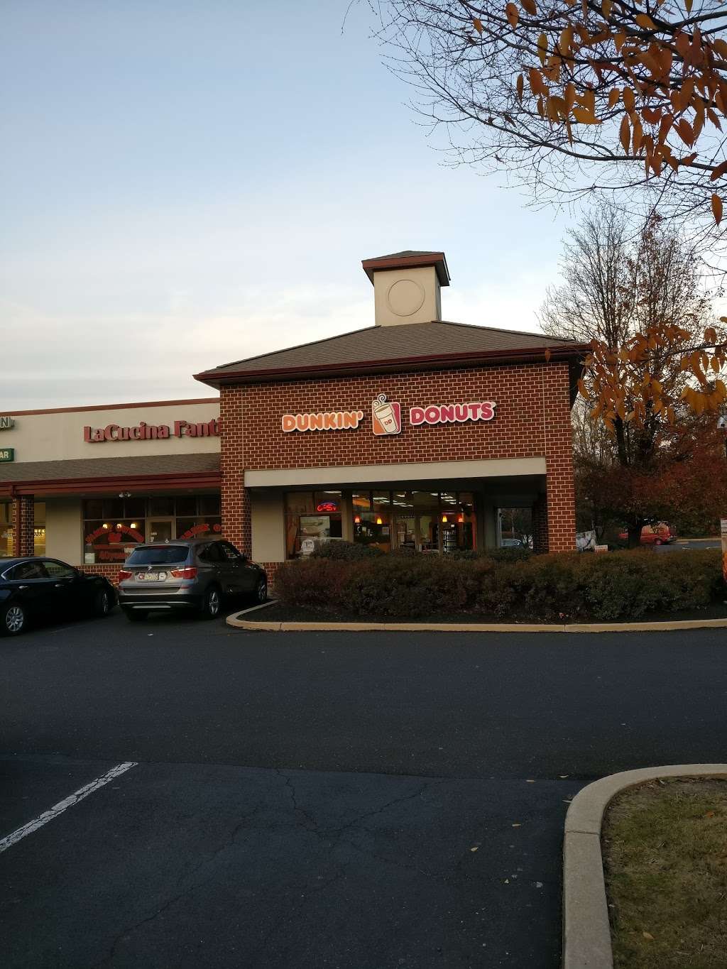 Dunkin Donuts | 810 Welsh Rd, Horsham, PA 19044, USA | Phone: (215) 643-1100