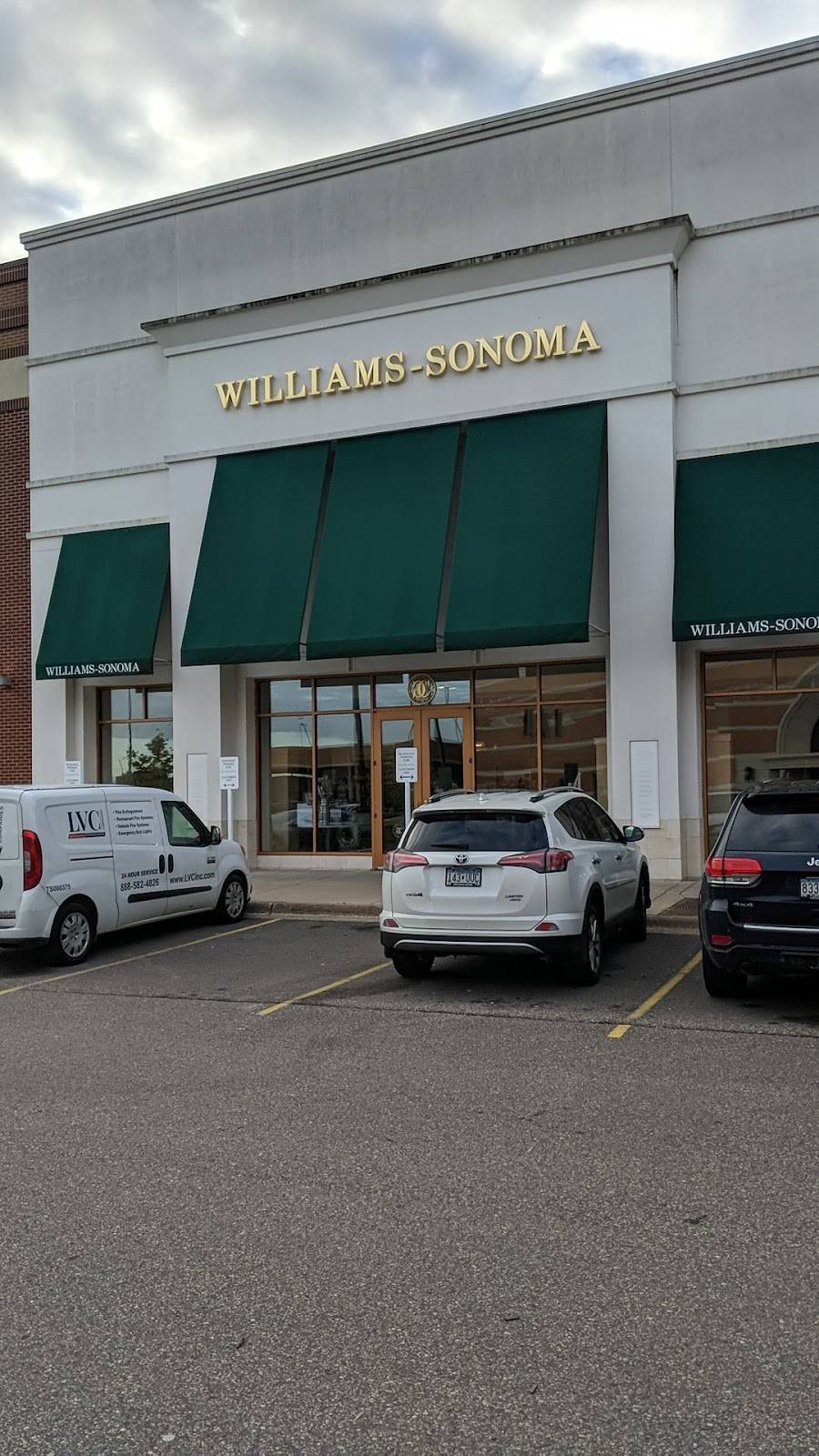 Williams-Sonoma | 1595 MN-36 #910, Roseville, MN 55113, USA | Phone: (651) 636-0253