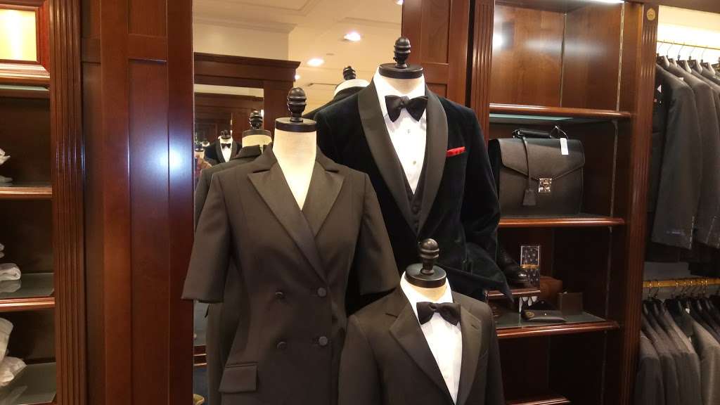 Brooks Brothers | 987 Boston Post Rd, Darien, CT 06820, USA | Phone: (203) 656-1825