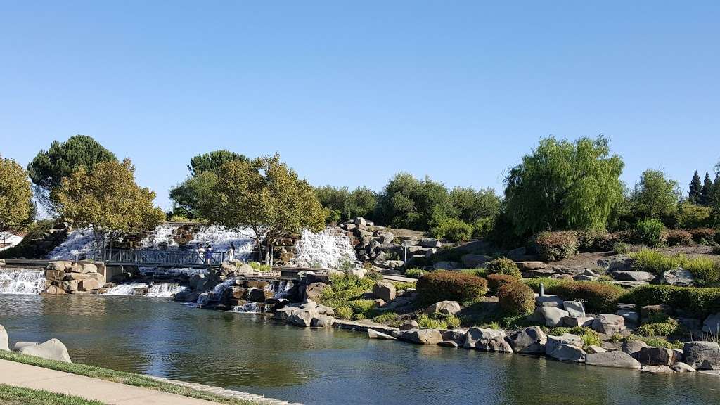 Bollinger Canyon Fountain | Bollinger Canyon Rd & S Chanterella Dr, San Ramon, CA 94582, USA | Phone: (925) 973-2800