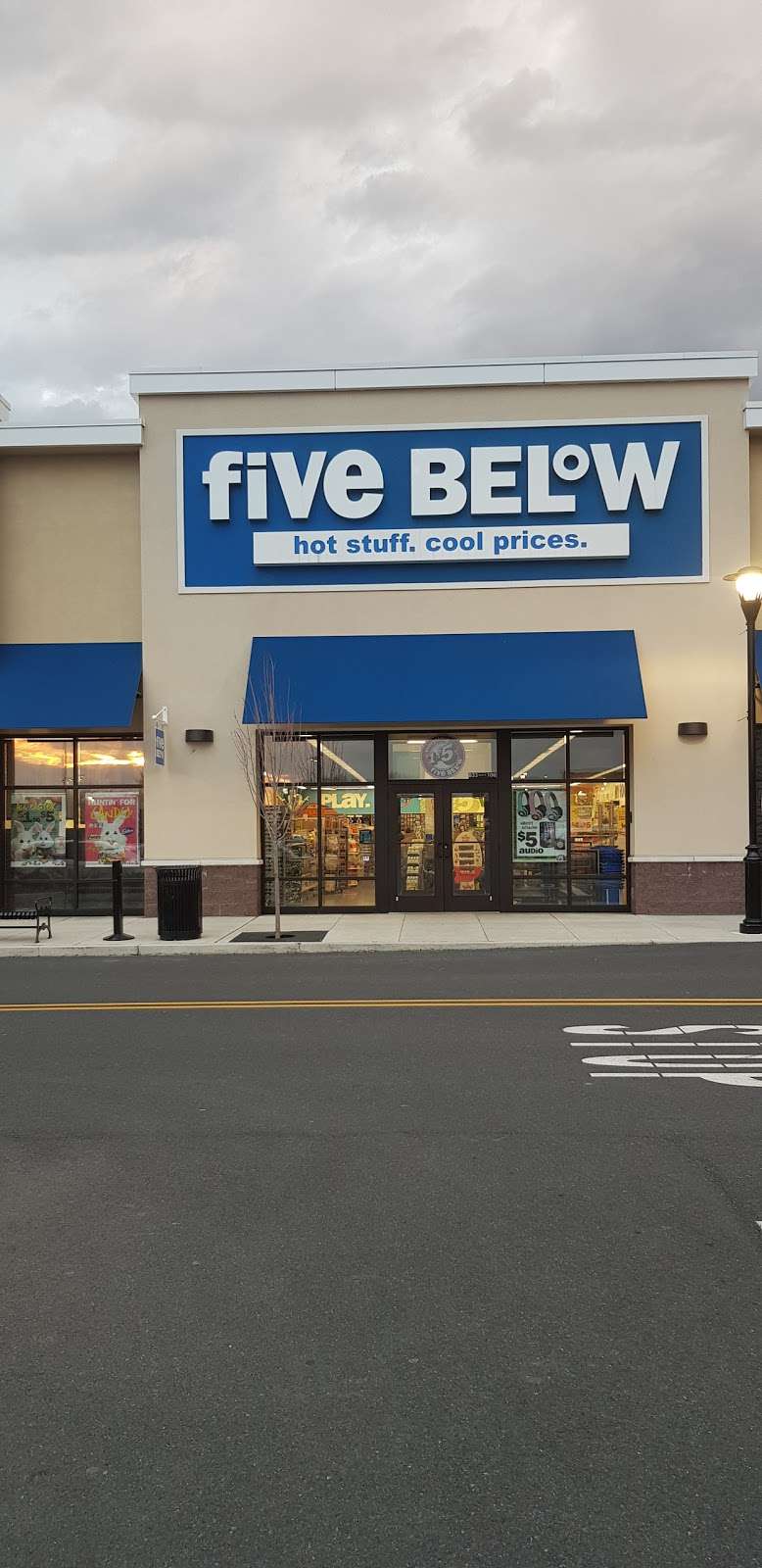 Five Below | 833 N Krocks Rd, Allentown, PA 18106 | Phone: (610) 366-1682