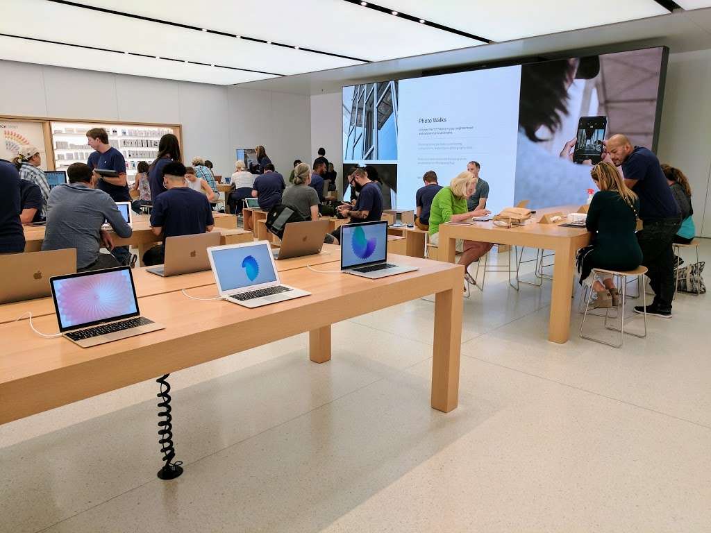 Apple Corte Madera | 1520 Redwood Hwy, Corte Madera, CA 94925, USA | Phone: (415) 413-9120