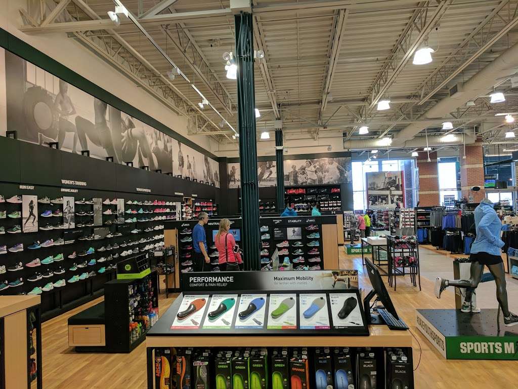 DICKS Sporting Goods | 14350 Clay Terrace Blvd, Carmel, IN 46032, USA | Phone: (317) 818-3467