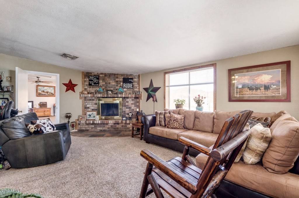 Ranch Realty Az Kendra Niehuis | 1355 S Higley Rd STE 111, Gilbert, AZ 85296, USA | Phone: (480) 241-7084