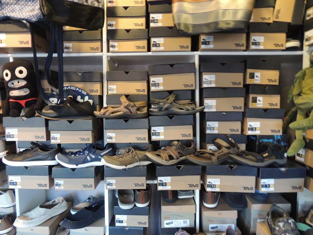 World of Earth Footwear of Laguna Beach | 1273 S Coast Hwy, Laguna Beach, CA 92651, USA | Phone: (949) 376-2225