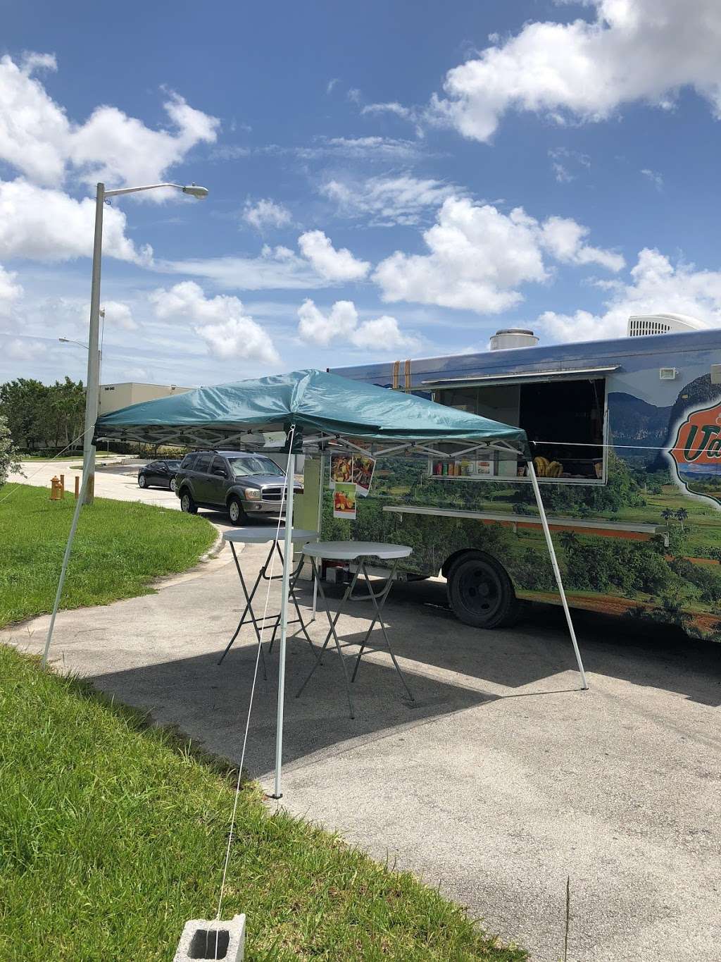 Food truck el valle de viñales | NW 135th Ave, Miami, FL 33182, USA | Phone: (786) 775-0408