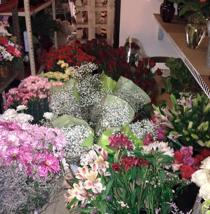 Prunellas Flower Shoppe | 7 Nippersink Blvd, Fox Lake, IL 60020, USA | Phone: (847) 973-2343