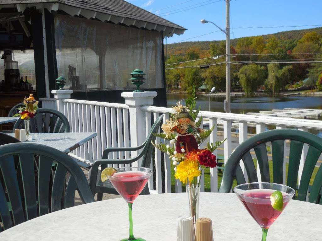 Emerald Point Restaurant & Marina | 2640, 40 Sterling Rd, Greenwood Lake, NY 10925, USA | Phone: (845) 477-2275