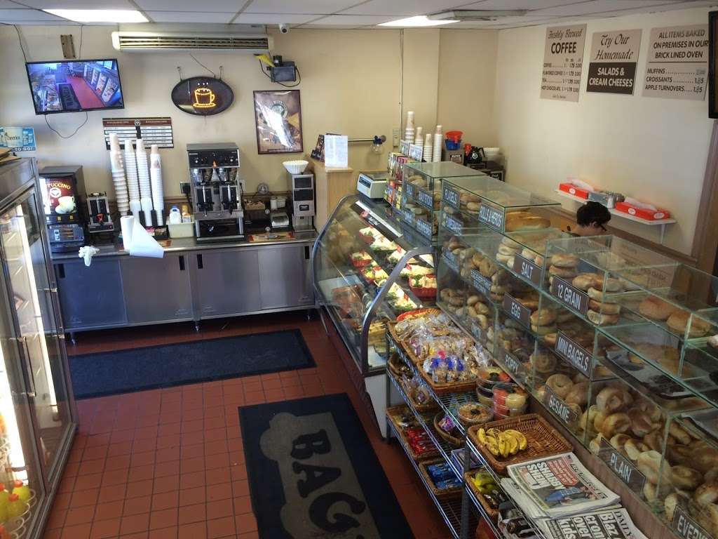 House of Bagels | 4 Vanderbilt Motor Pkwy, Commack, NY 11725, USA | Phone: (631) 499-9677