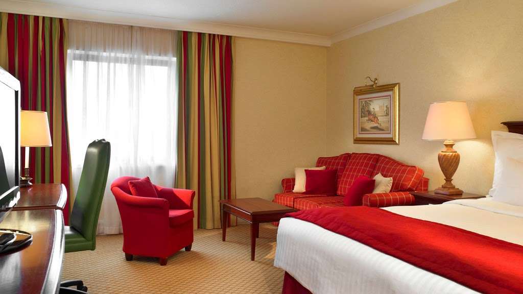 Bexleyheath Marriott Hotel | 1 Broadway, Bexleyheath DA6 7JZ, UK | Phone: 020 8298 1000