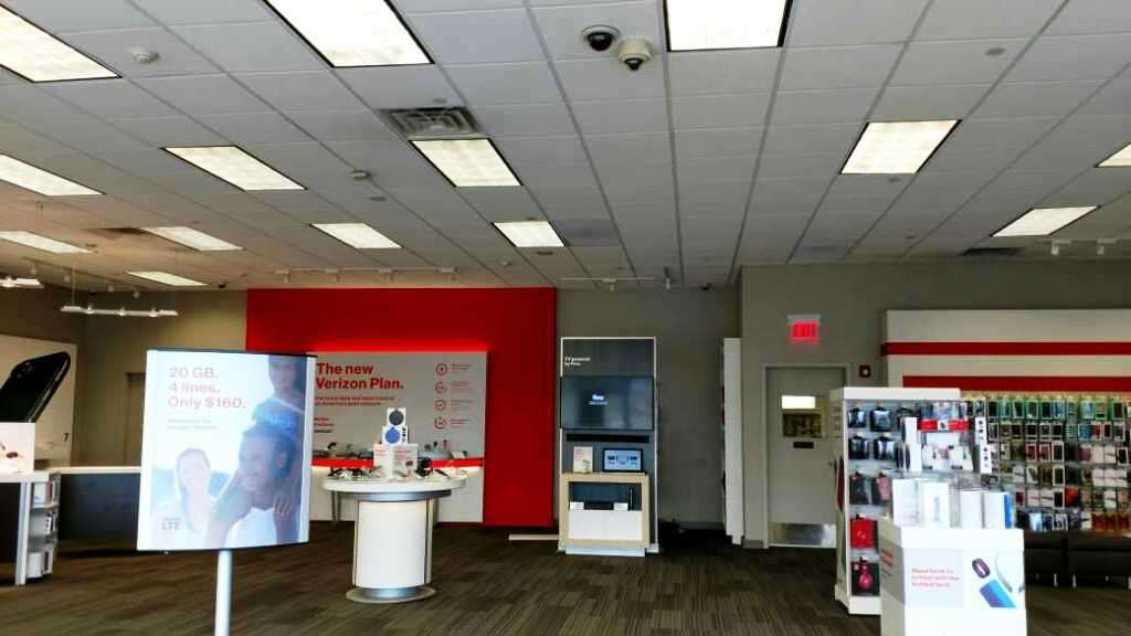 Verizon | 826 Providence Hwy, Dedham, MA 02026, USA | Phone: (781) 326-1115