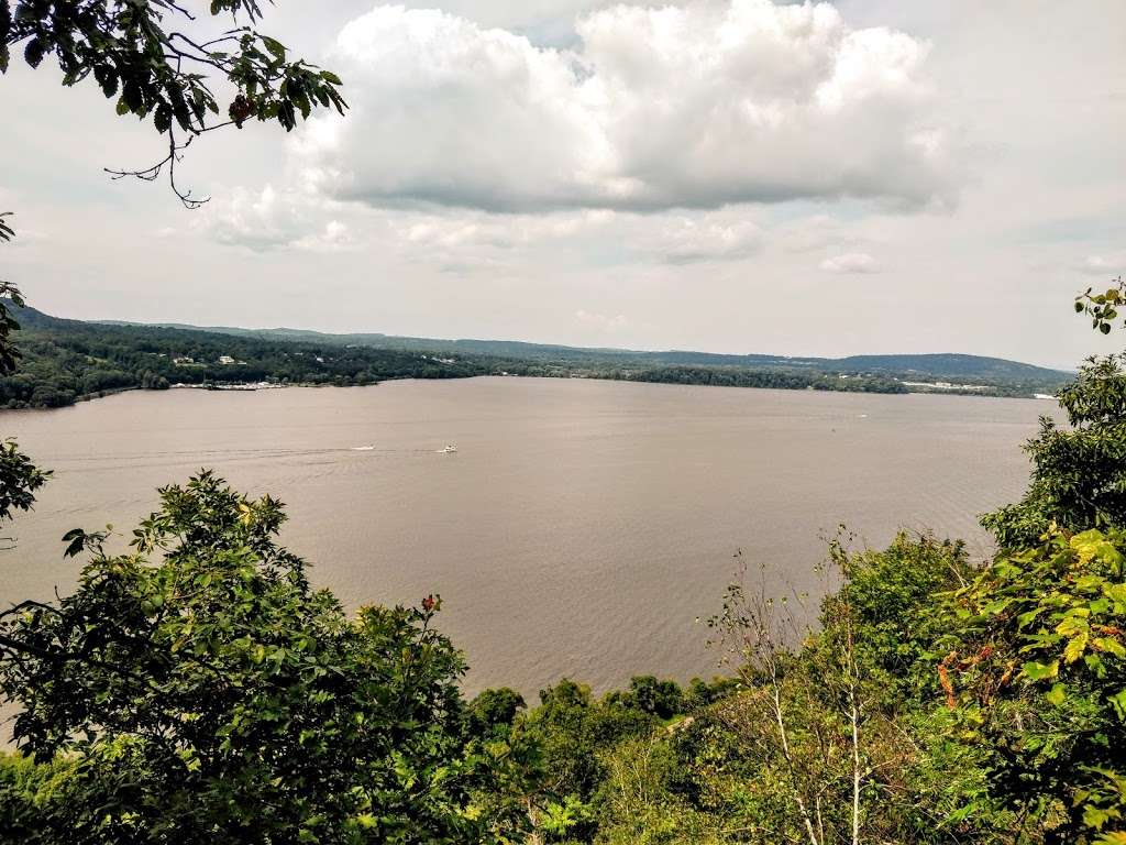 Sugarloaf Mountain Trailhead | Wilkinson Memorial Trail, Beacon, NY 12508, USA